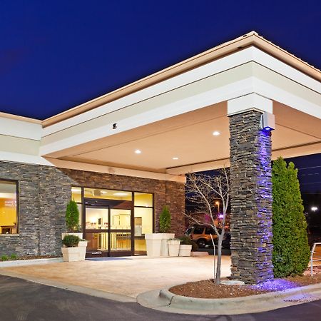 Holiday Inn Express & Suites Greensboro - I-40 Atwendover, An Ihg Hotel Exterior foto