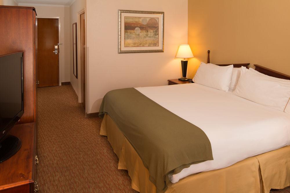 Holiday Inn Express & Suites Greensboro - I-40 Atwendover By Ihg Exterior foto
