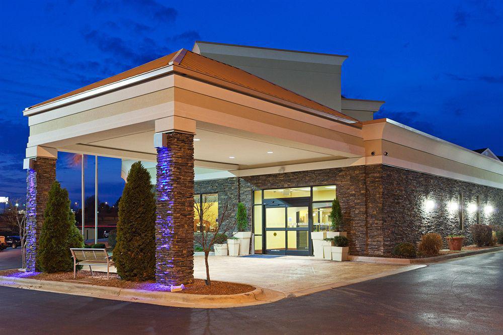 Holiday Inn Express & Suites Greensboro - I-40 Atwendover By Ihg Exterior foto