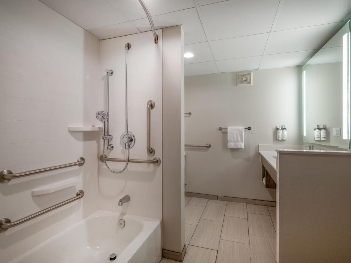 Holiday Inn Express & Suites Greensboro - I-40 Atwendover By Ihg Exterior foto
