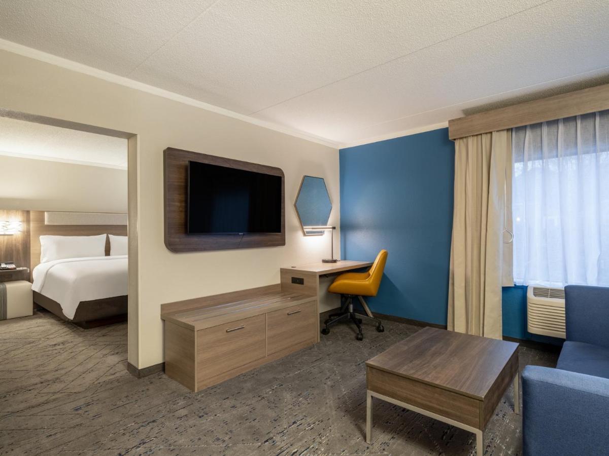 Holiday Inn Express & Suites Greensboro - I-40 Atwendover By Ihg Exterior foto