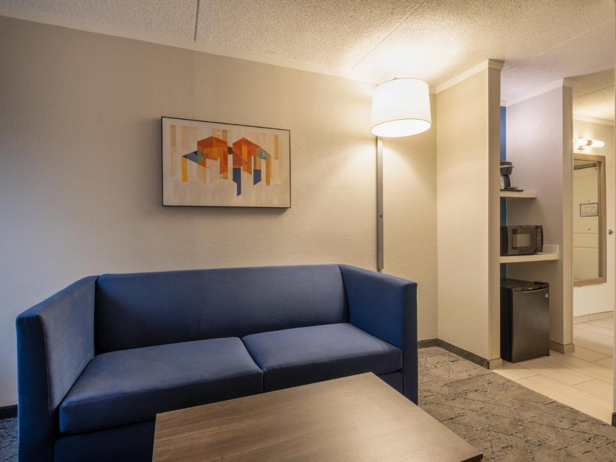 Holiday Inn Express & Suites Greensboro - I-40 Atwendover By Ihg Exterior foto