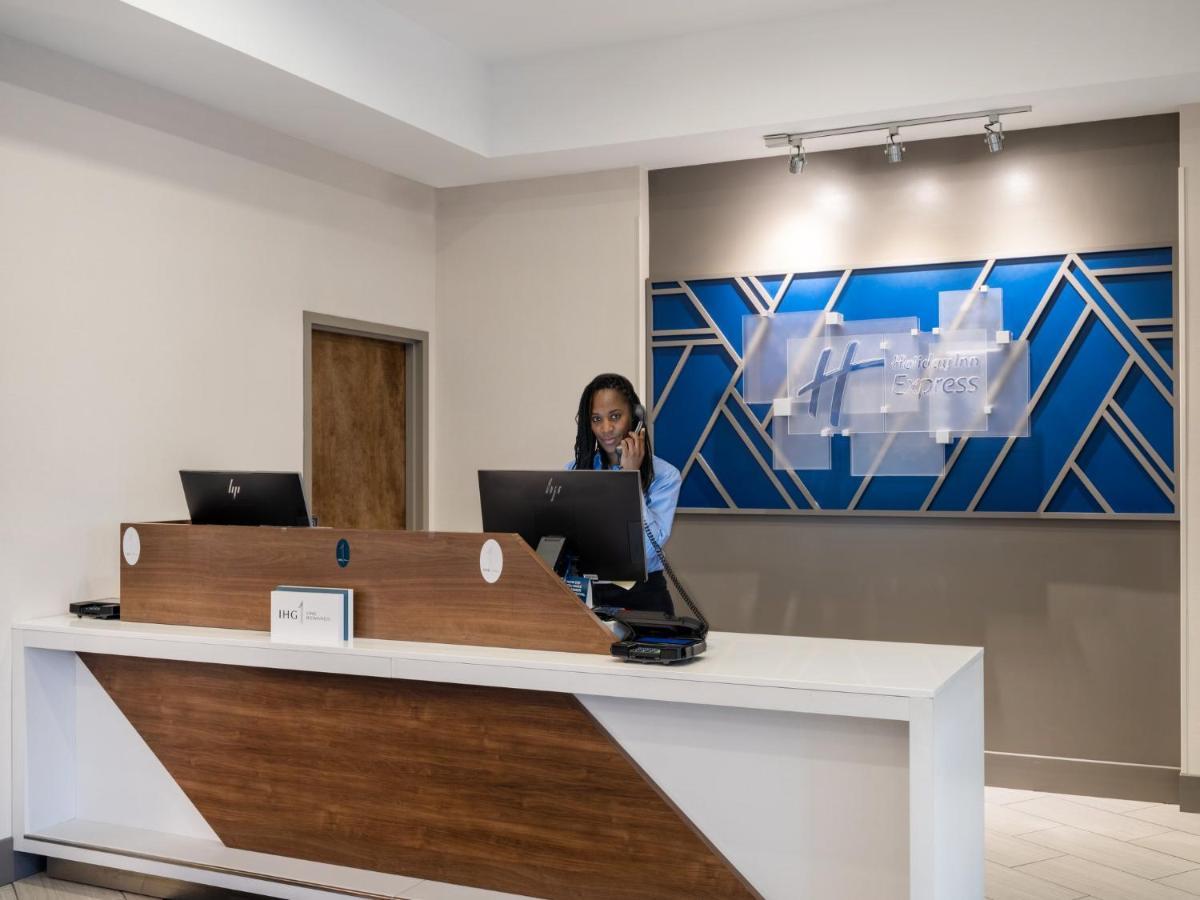 Holiday Inn Express & Suites Greensboro - I-40 Atwendover By Ihg Exterior foto