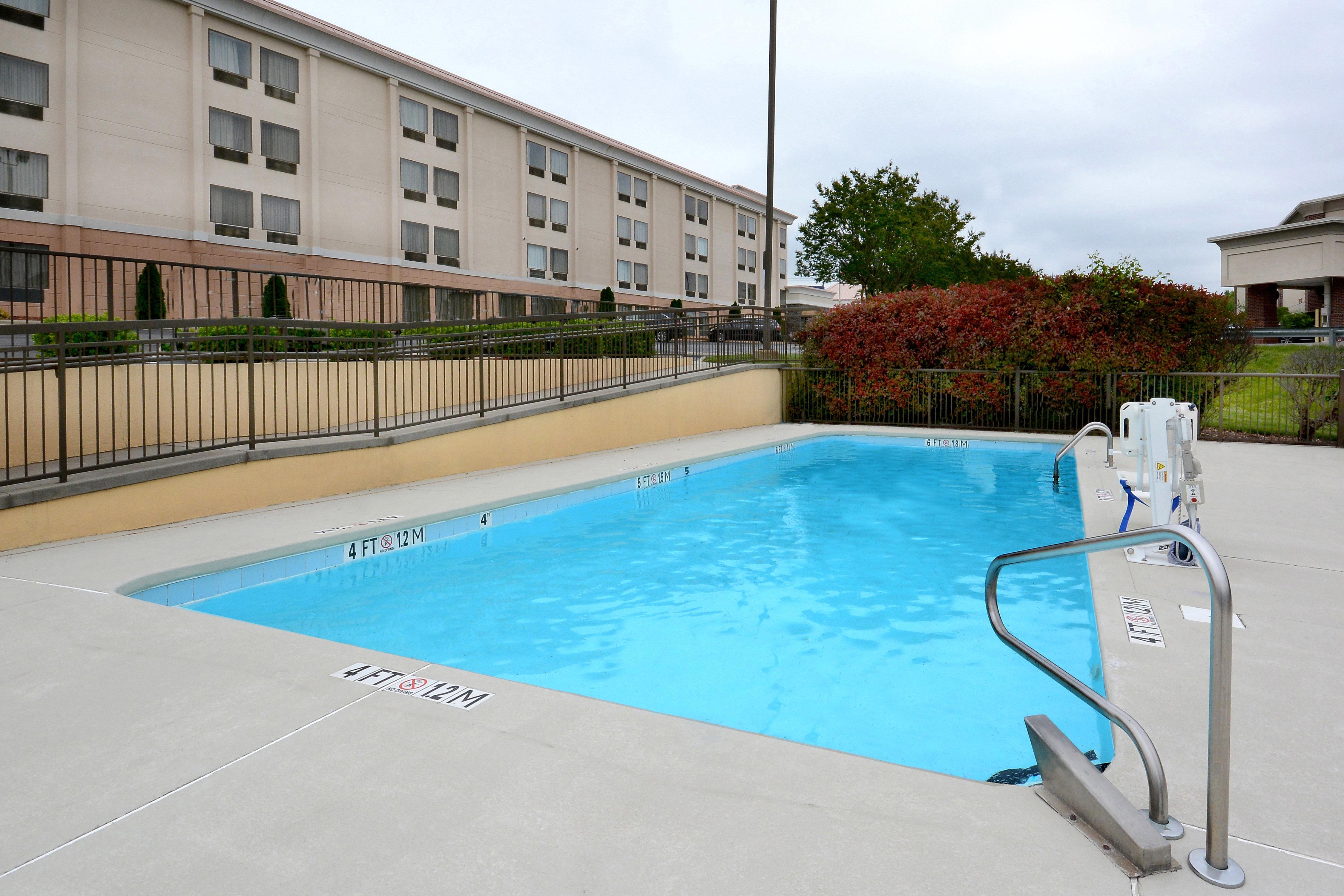 Holiday Inn Express & Suites Greensboro - I-40 Atwendover By Ihg Exterior foto