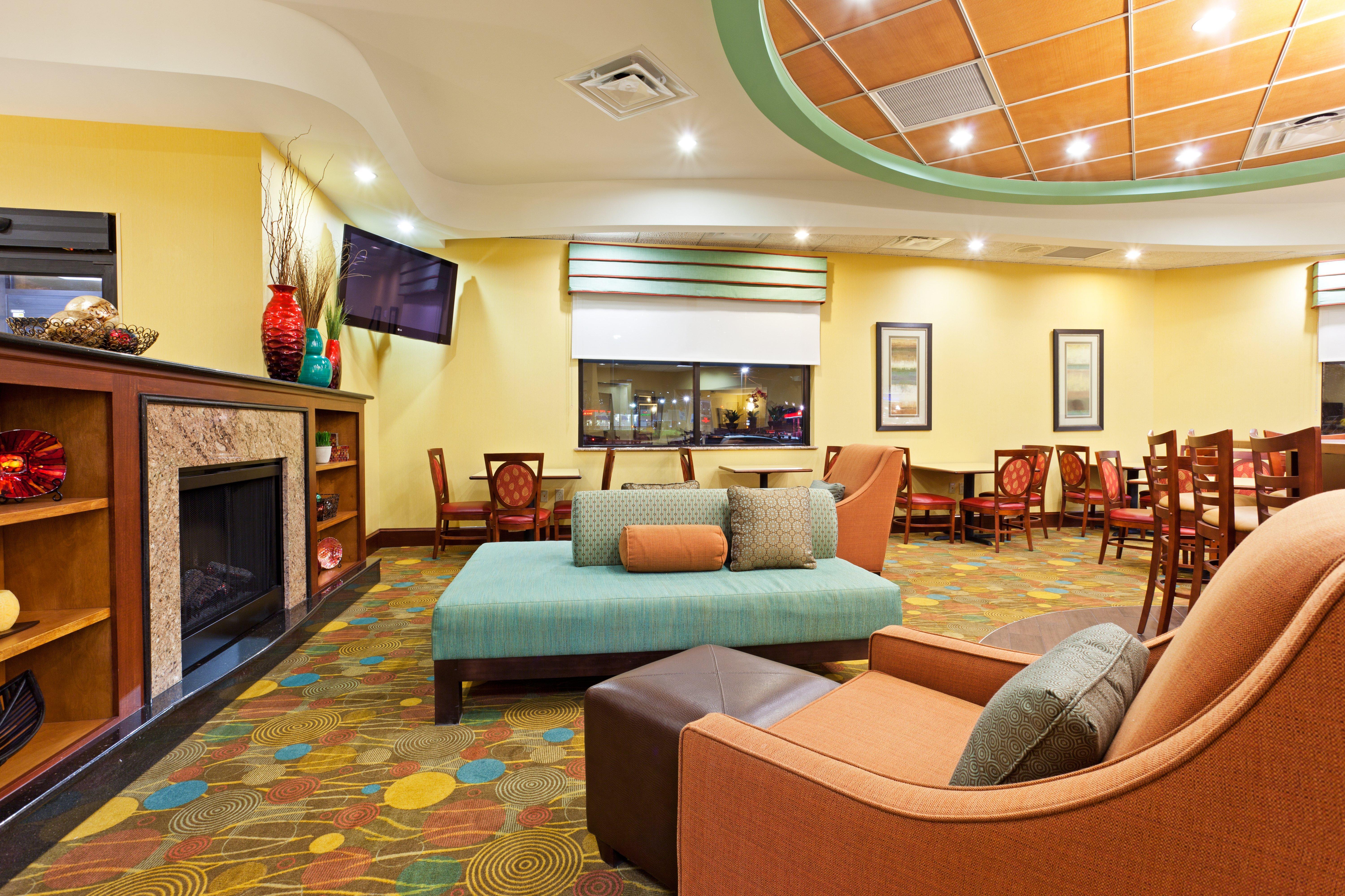 Holiday Inn Express & Suites Greensboro - I-40 Atwendover By Ihg Exterior foto