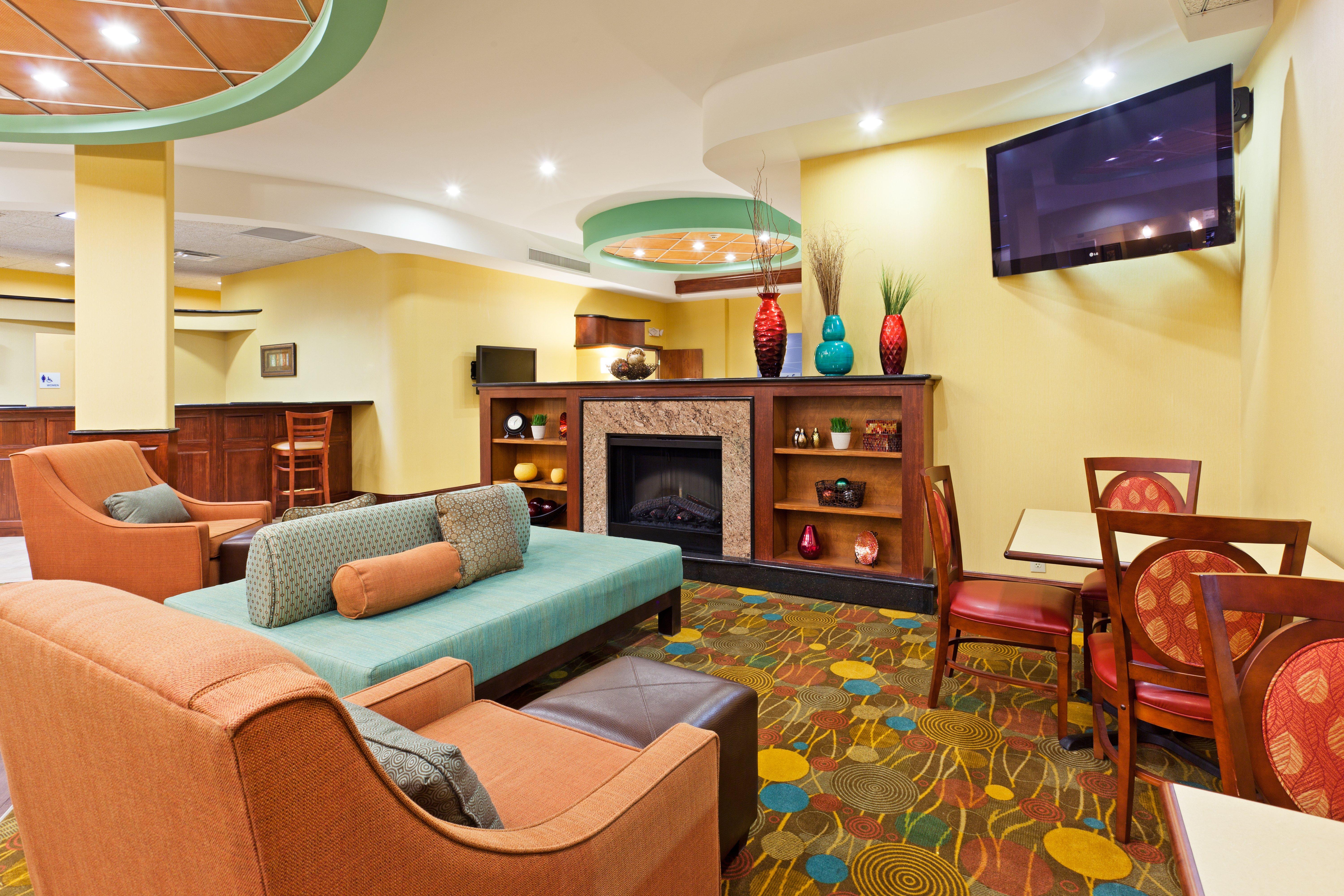 Holiday Inn Express & Suites Greensboro - I-40 Atwendover By Ihg Exterior foto
