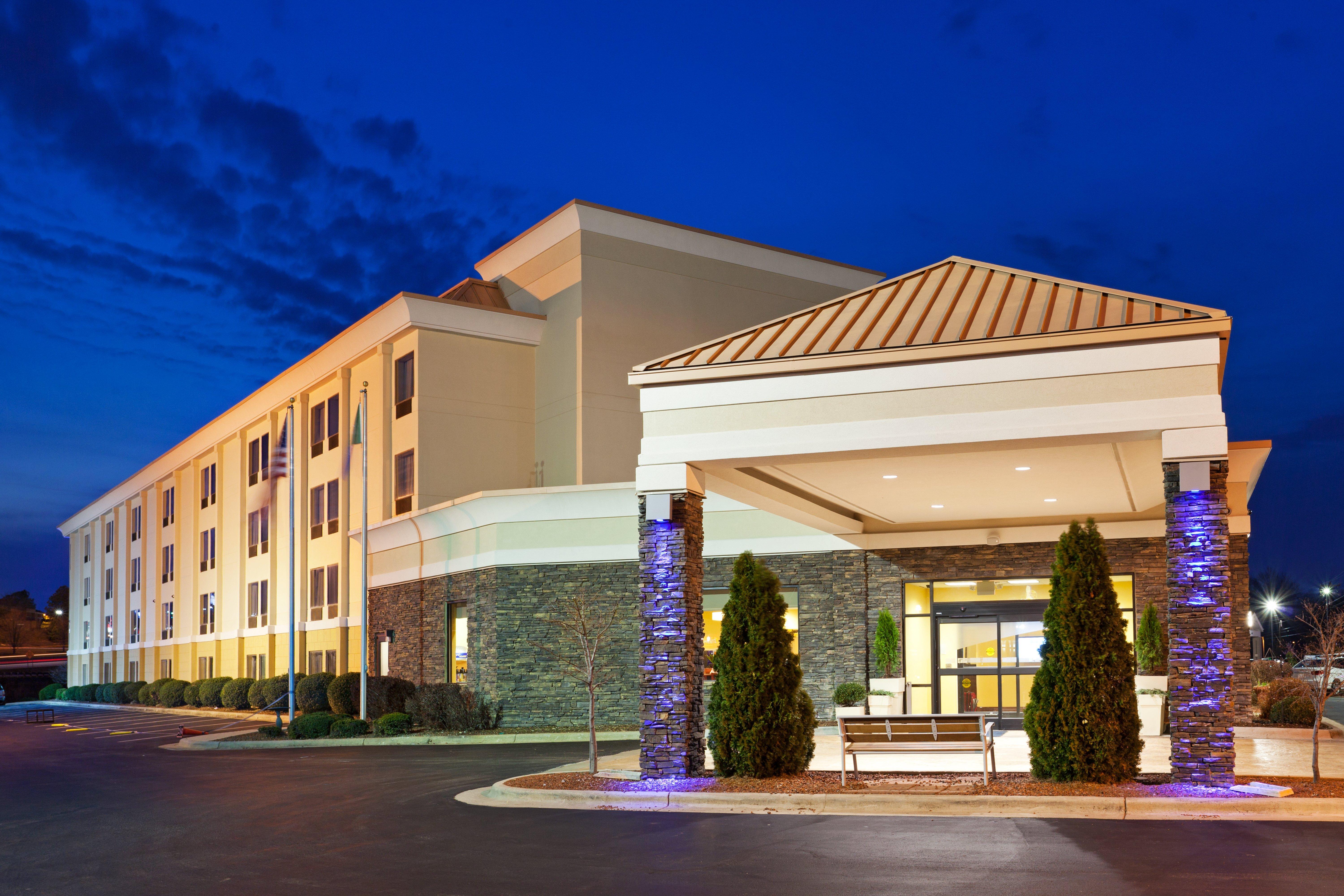 Holiday Inn Express & Suites Greensboro - I-40 Atwendover By Ihg Exterior foto