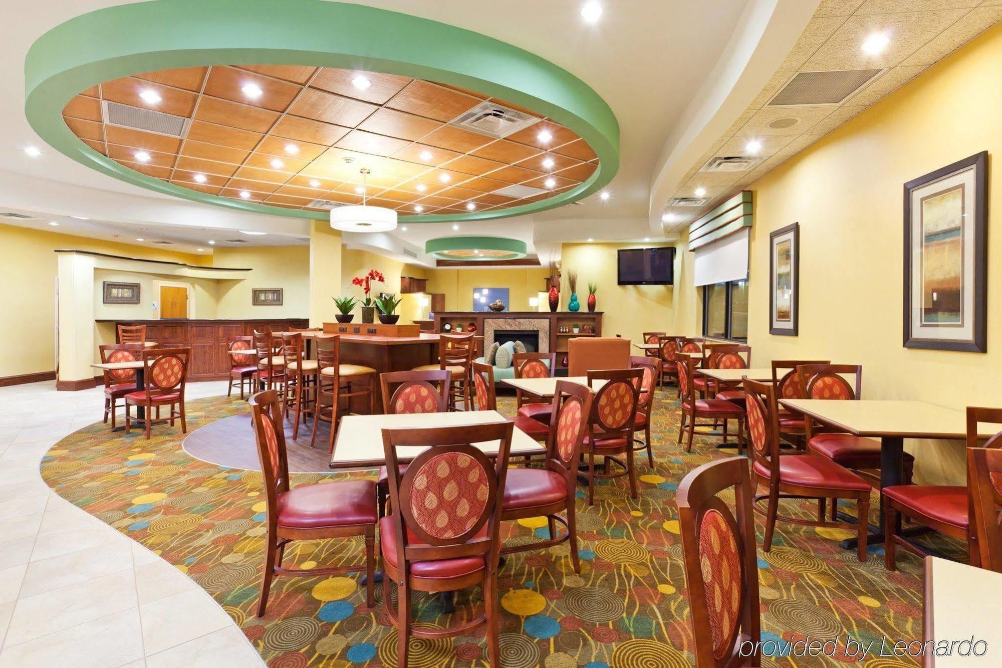 Holiday Inn Express & Suites Greensboro - I-40 Atwendover By Ihg Exterior foto